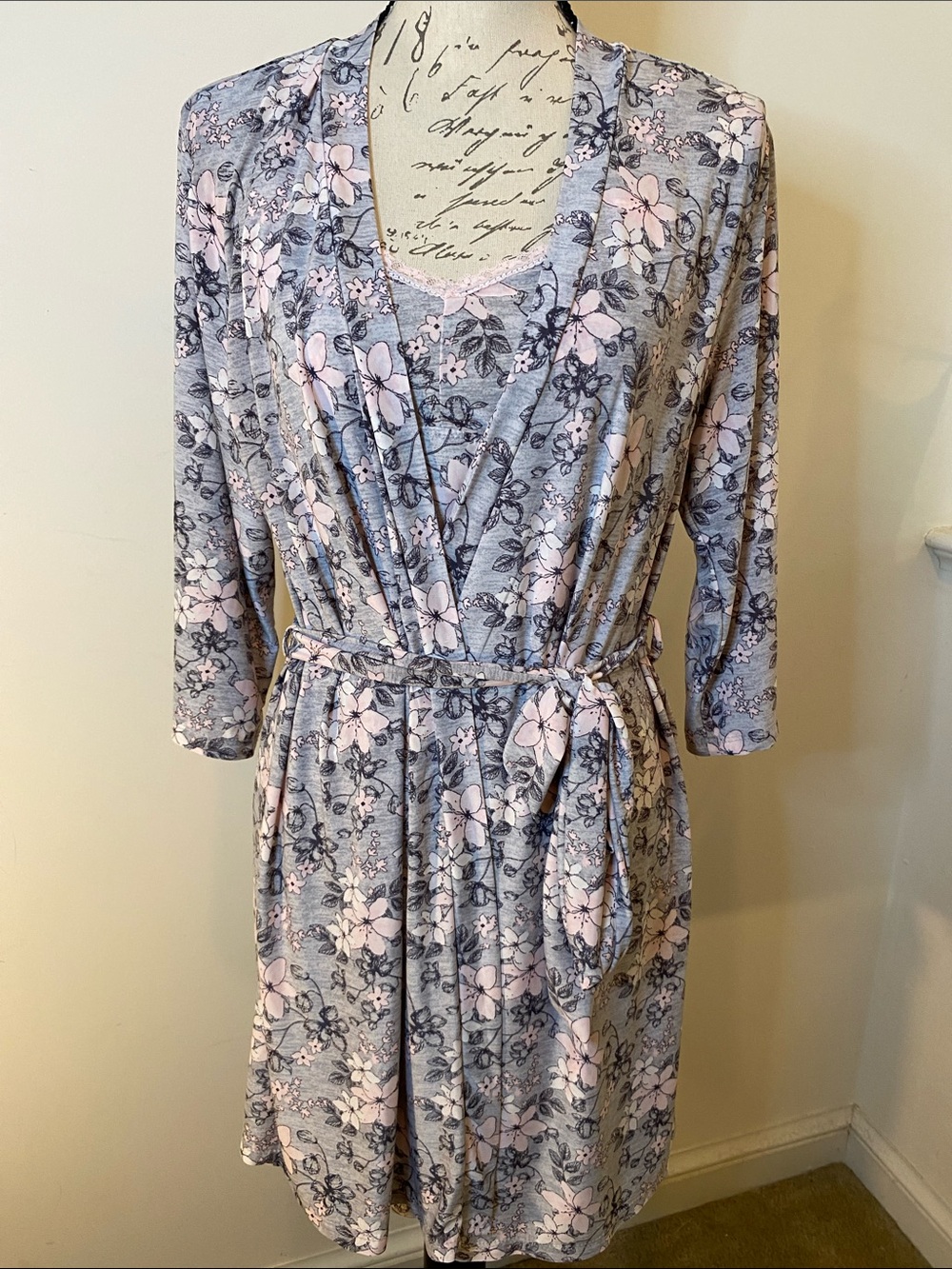 Rene Rofe 2 piece Sleepwear set: Robe and lace trimmed Chemise gown